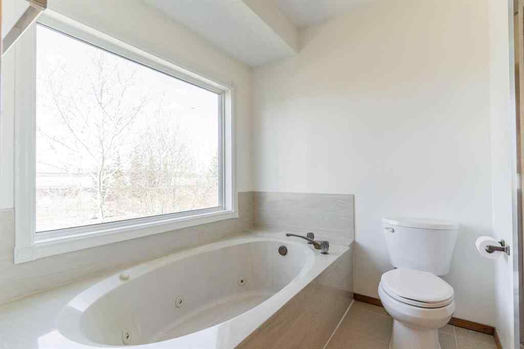 MLS® A2218952 - 266 Edgepark Way NW in Edgemont Calgary, Residential