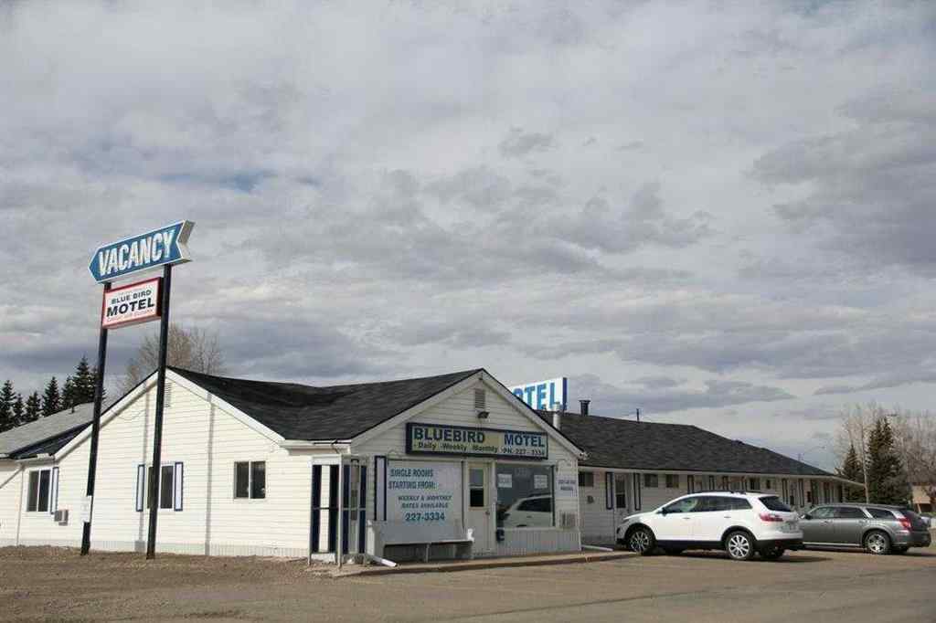 MLS® A2218980 - 4001 48 Avenue  in Southeast Innisfail Innisfail, Commercial