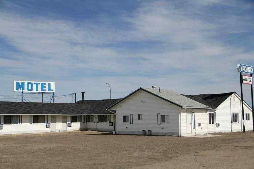 MLS® A2218980 - 4001 48 Avenue  in Southeast Innisfail Innisfail, Commercial