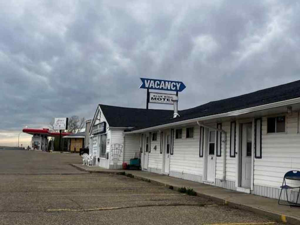 MLS® A2218980 - 4001 48 Avenue  in Southeast Innisfail Innisfail, Commercial