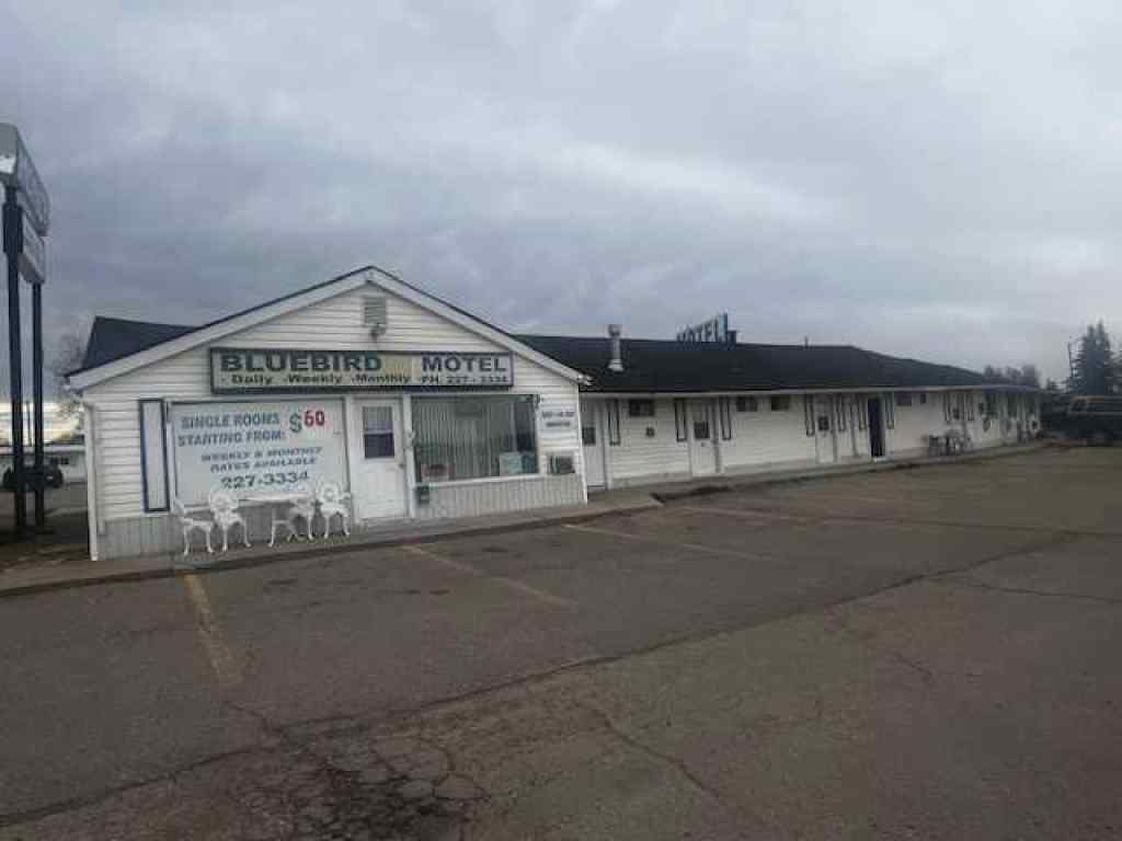 MLS® A2218980 - 4001 48 Avenue  in Southeast Innisfail Innisfail, Commercial