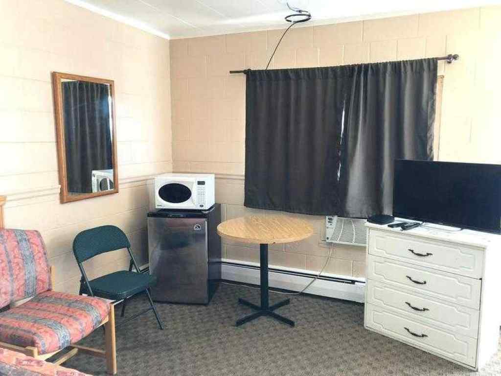 MLS® A2218980 - 4001 48 Avenue  in Southeast Innisfail Innisfail, Commercial