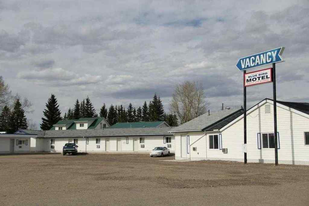 MLS® A2218980 - 4001 48 Avenue  in Southeast Innisfail Innisfail, Commercial