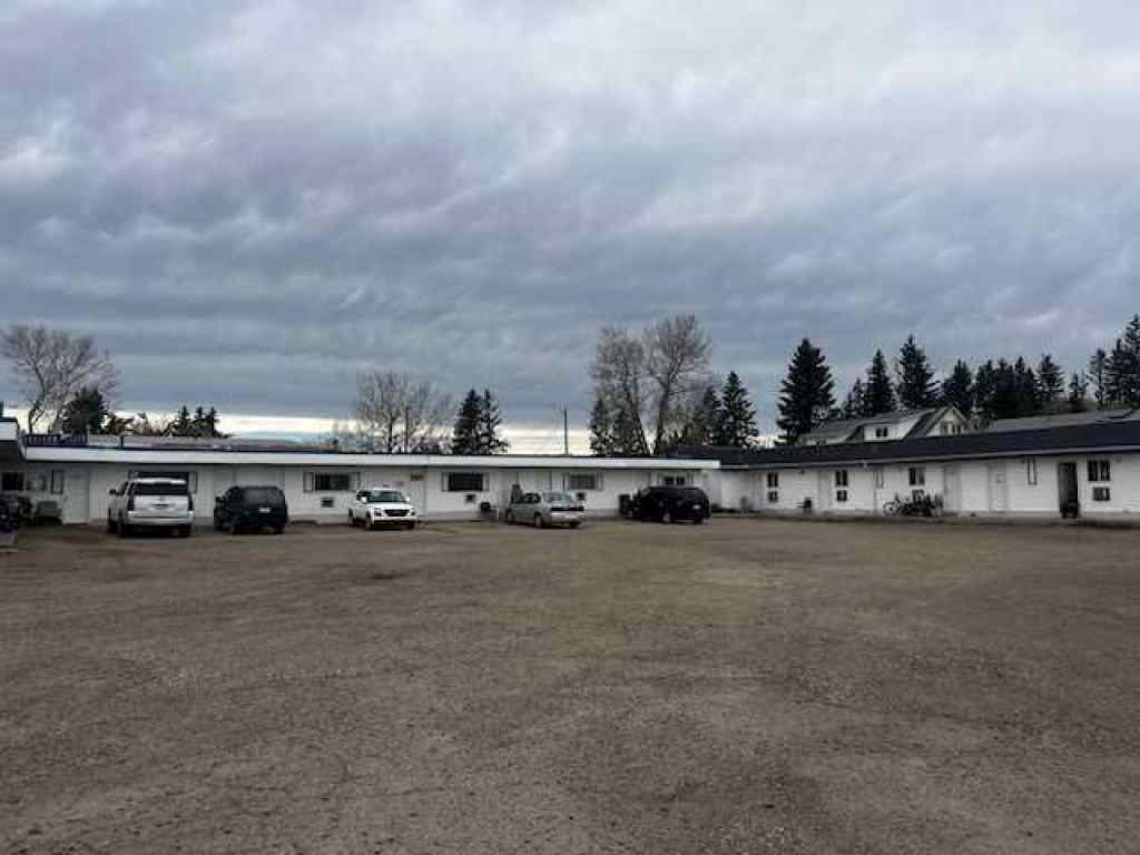 MLS® A2218980 - 4001 48 Avenue  in Southeast Innisfail Innisfail, Commercial