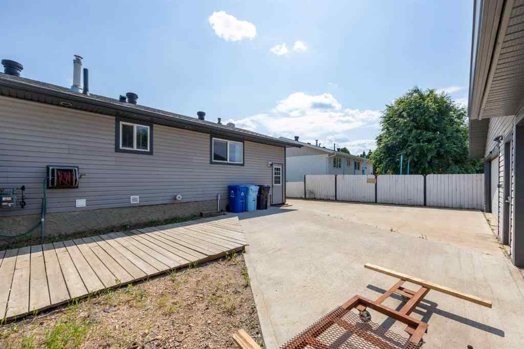 MLS® A2218984 - 577 Beacon Hill Drive  in Beacon Hill Fort McMurray, Residential