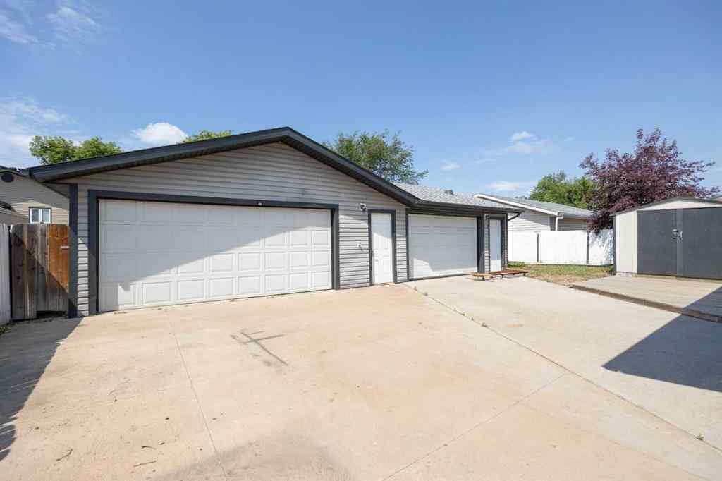 MLS® A2218984 - 577 Beacon Hill Drive  in Beacon Hill Fort McMurray, Residential