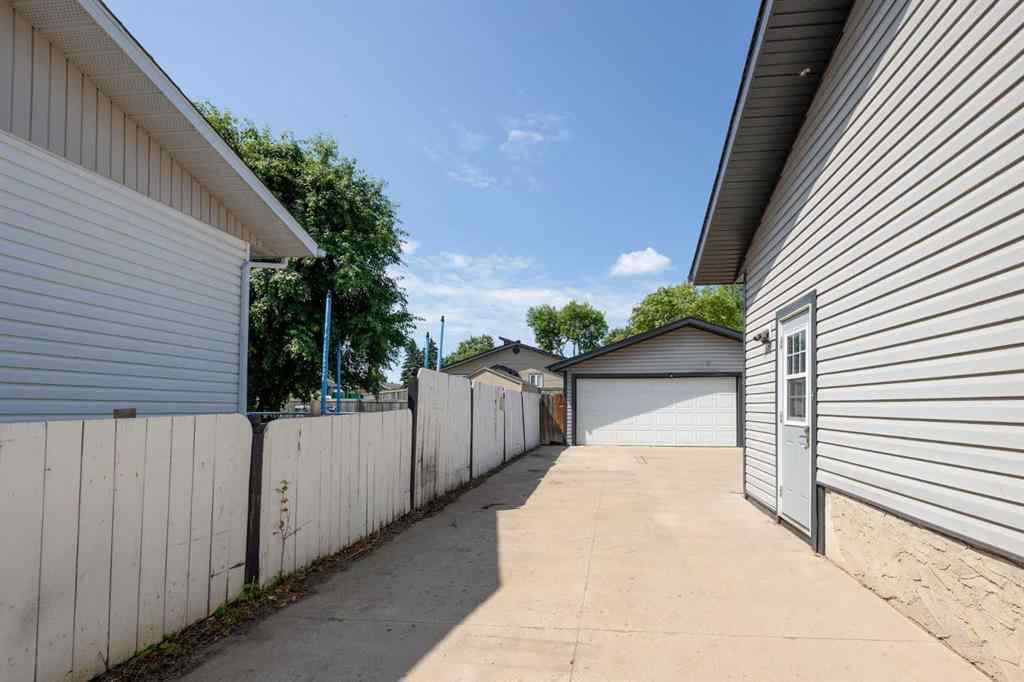 MLS® A2218984 - 577 Beacon Hill Drive  in Beacon Hill Fort McMurray, Residential