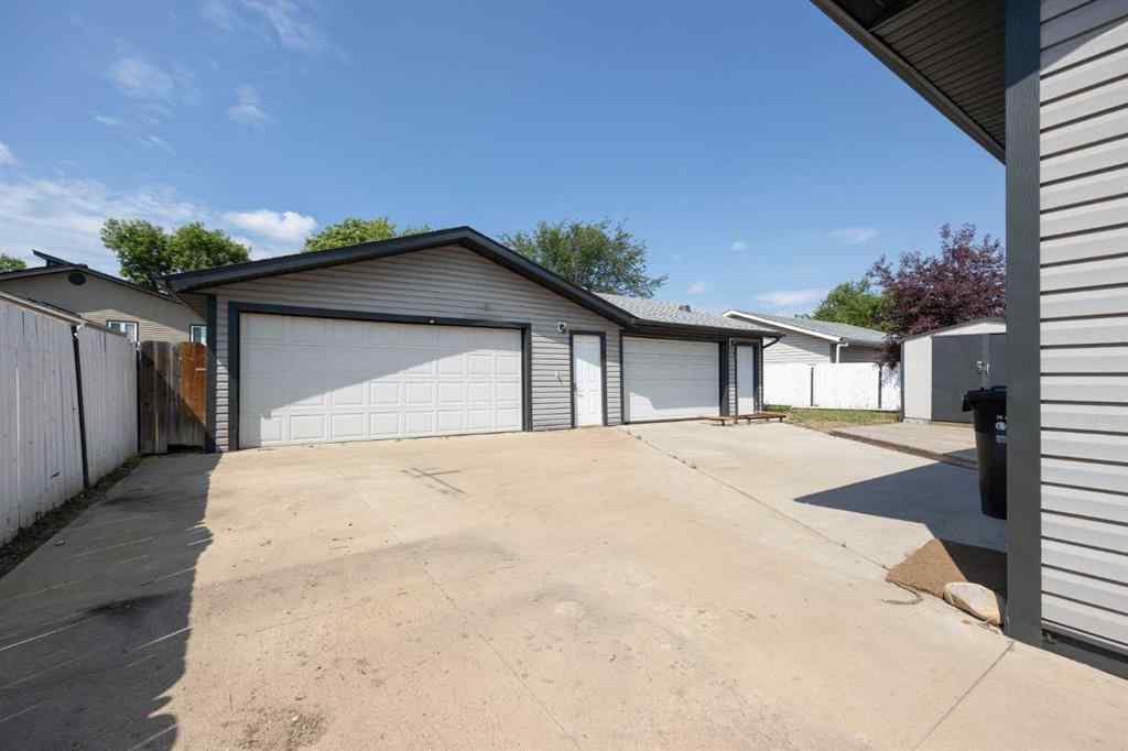 MLS® A2218984 - 577 Beacon Hill Drive  in Beacon Hill Fort McMurray, Residential