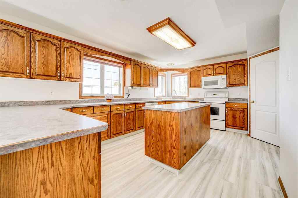 MLS® A2219297 - 217 Falcon Ridge Way  in  Rural Lethbridge County, Residential