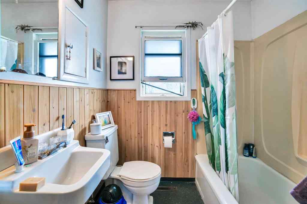 MLS® A2219374 - 112 29 Avenue NW in Tuxedo Park Calgary, Multi-Family