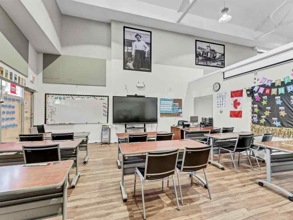 MLS® A2219415 - 645 3 Street SE in SE Hill Medicine Hat, Commercial