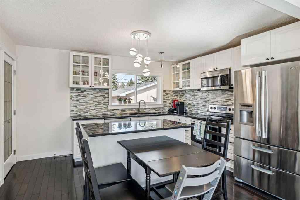 MLS® A2219482 - 4224 Worcester Drive SW in Wildwood Calgary, Residential