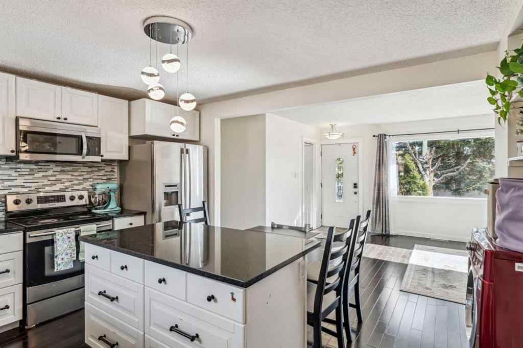 MLS® A2219482 - 4224 Worcester Drive SW in Wildwood Calgary, Residential