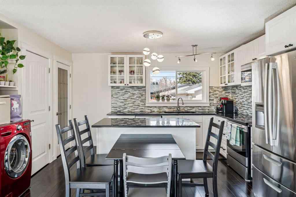 MLS® A2219482 - 4224 Worcester Drive SW in Wildwood Calgary, Residential