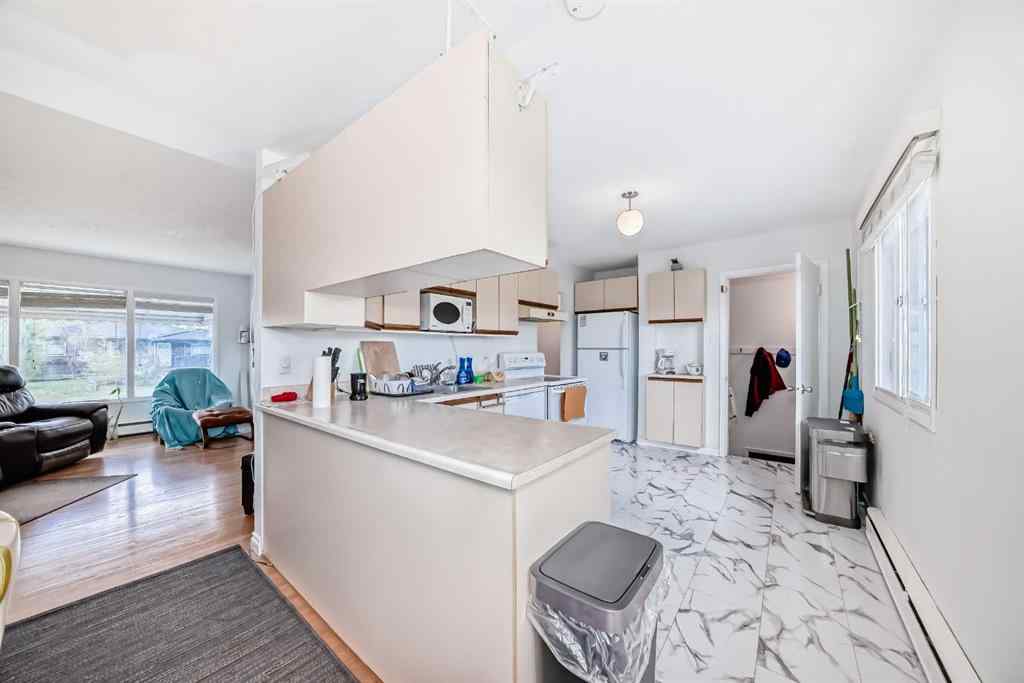 MLS® A2219609 - 708 75 Avenue SW in Kingsland Calgary, Commercial