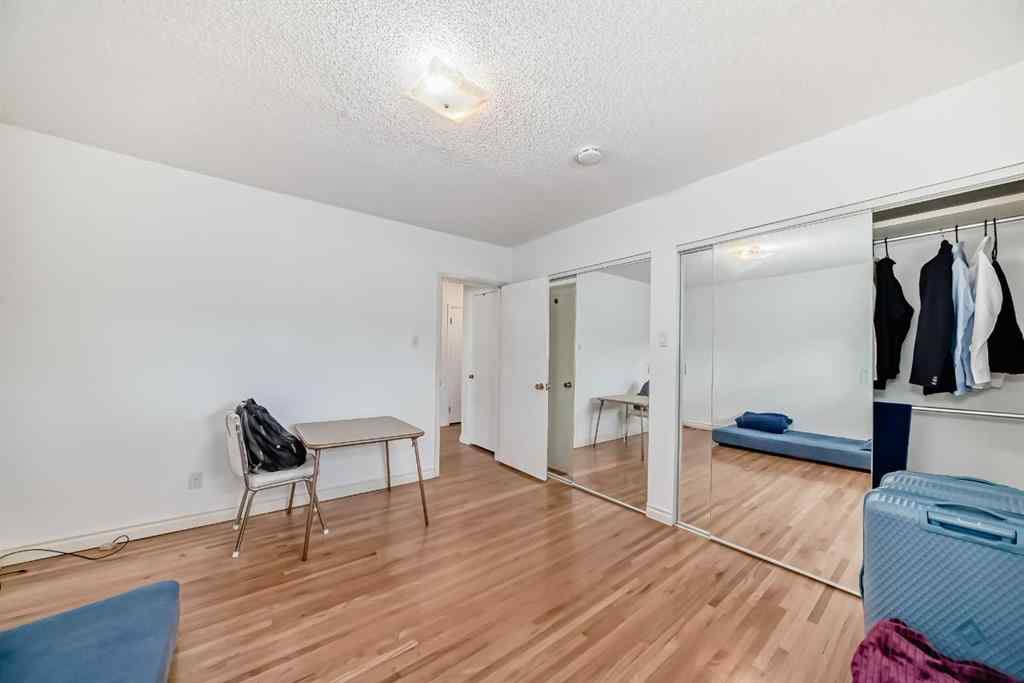 MLS® A2219609 - 708 75 Avenue SW in Kingsland Calgary, Commercial