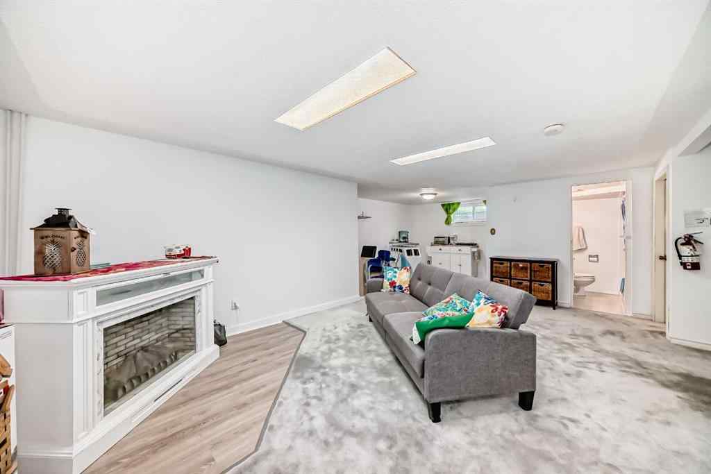 MLS® A2219609 - 708 75 Avenue SW in Kingsland Calgary, Commercial