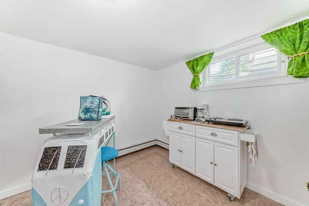 MLS® A2219609 - 708 75 Avenue SW in Kingsland Calgary, Commercial