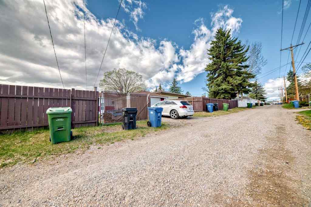 MLS® A2219609 - 708 75 Avenue SW in Kingsland Calgary, Commercial