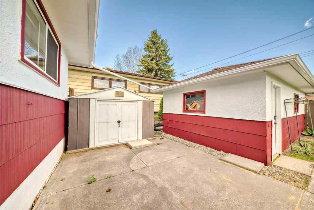 MLS® A2219609 - 708 75 Avenue SW in Kingsland Calgary, Commercial