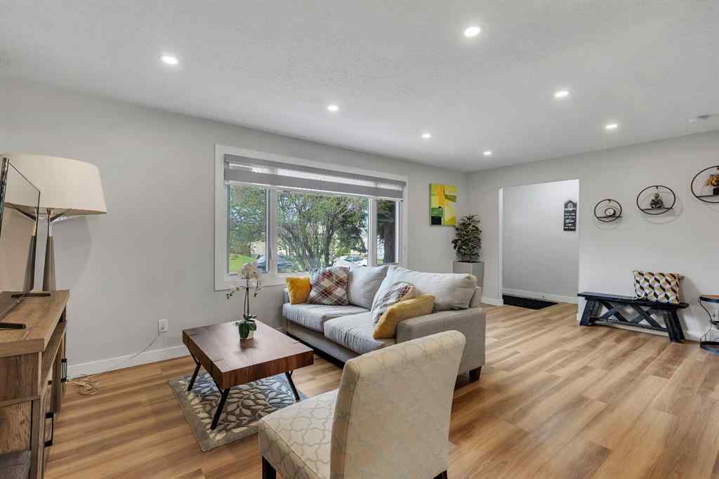 MLS® A2219660 - 8031 Huntwick Hill NE in Huntington Hills Calgary, Residential