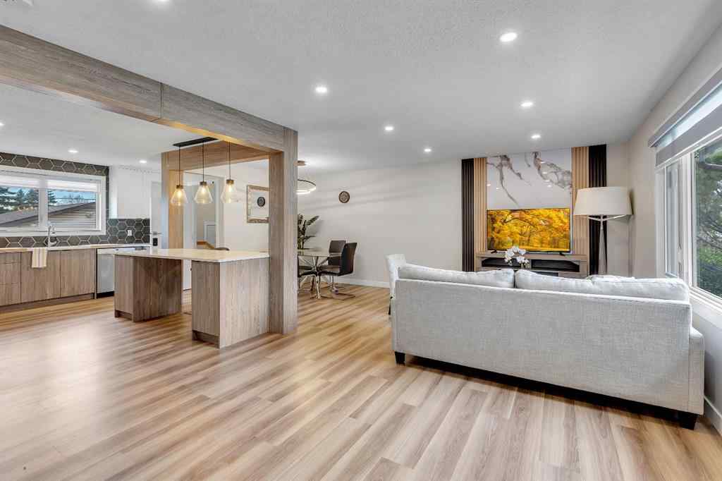 MLS® A2219660 - 8031 Huntwick Hill NE in Huntington Hills Calgary, Residential