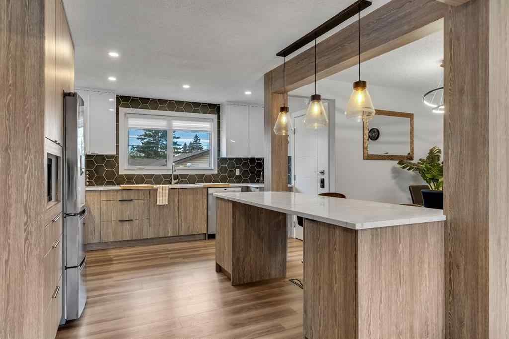 MLS® A2219660 - 8031 Huntwick Hill NE in Huntington Hills Calgary, Residential