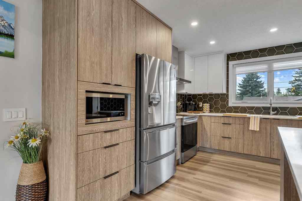 MLS® A2219660 - 8031 Huntwick Hill NE in Huntington Hills Calgary, Residential