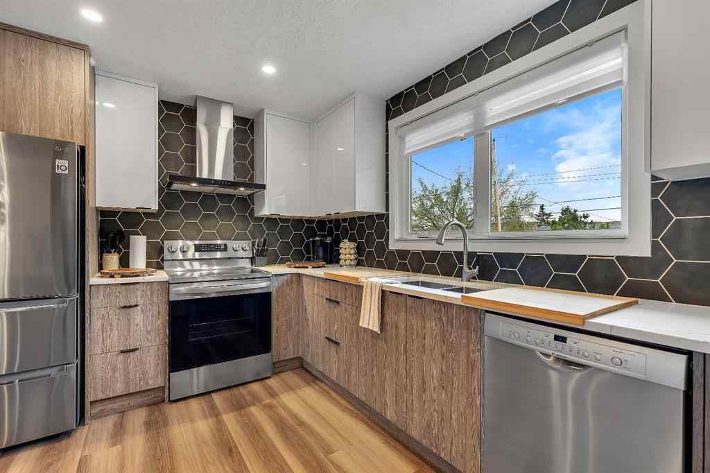 MLS® A2219660 - 8031 Huntwick Hill NE in Huntington Hills Calgary, Residential
