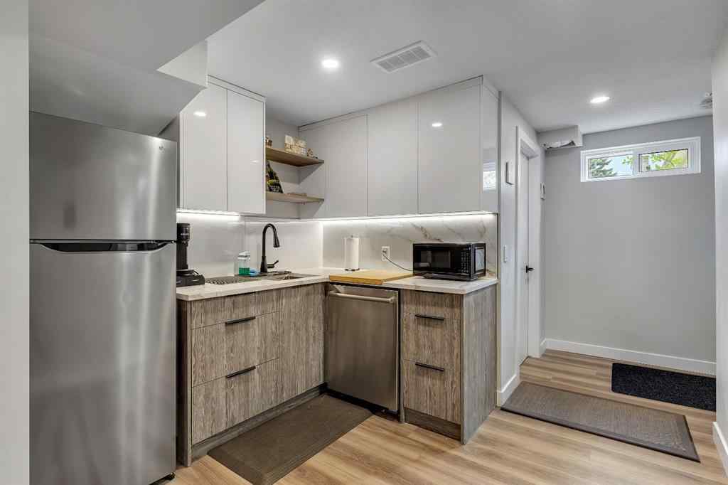 MLS® A2219660 - 8031 Huntwick Hill NE in Huntington Hills Calgary, Residential