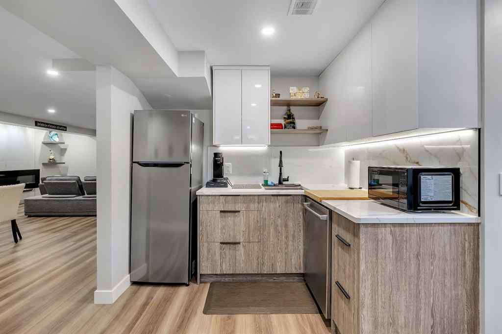MLS® A2219660 - 8031 Huntwick Hill NE in Huntington Hills Calgary, Residential
