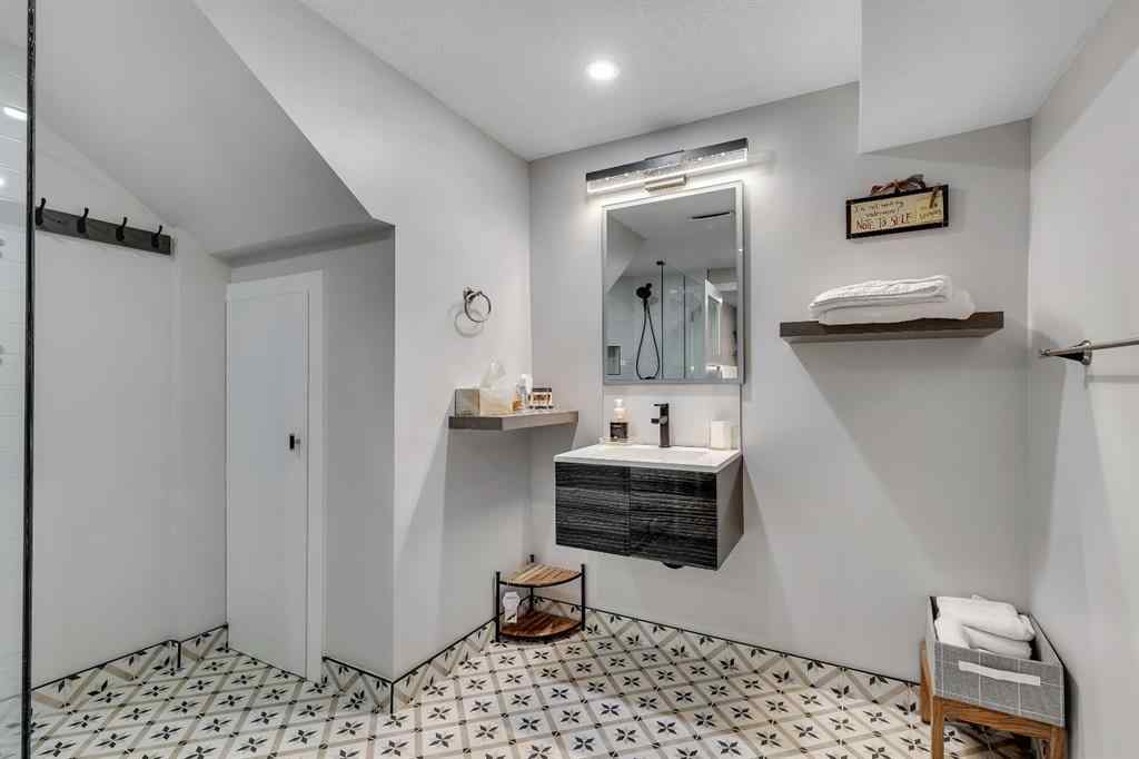 MLS® A2219660 - 8031 Huntwick Hill NE in Huntington Hills Calgary, Residential