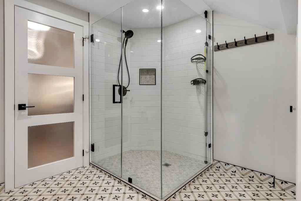 MLS® A2219660 - 8031 Huntwick Hill NE in Huntington Hills Calgary, Residential