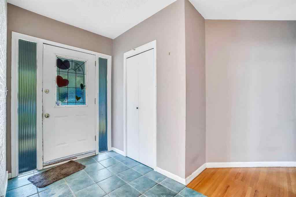 MLS® A2219804 - 185 Cornwallis Drive NW in Cambrian Heights Calgary, Residential