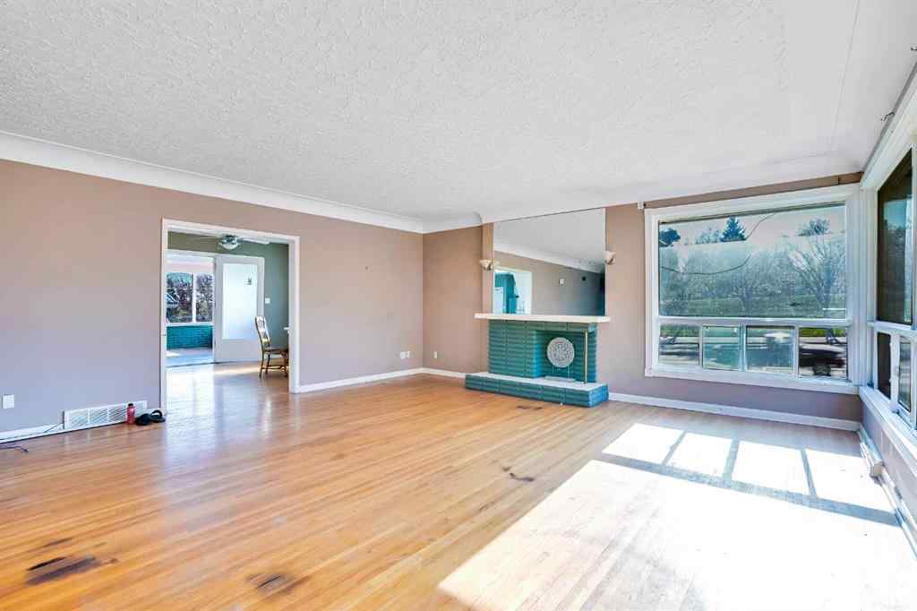 MLS® A2219804 - 185 Cornwallis Drive NW in Cambrian Heights Calgary, Residential