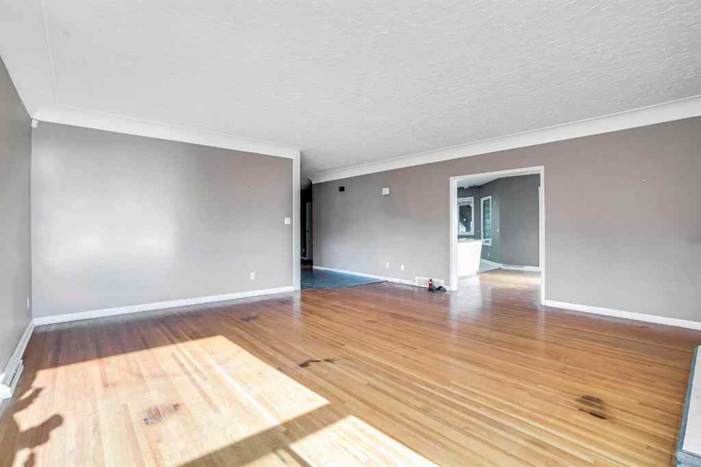 MLS® A2219804 - 185 Cornwallis Drive NW in Cambrian Heights Calgary, Residential