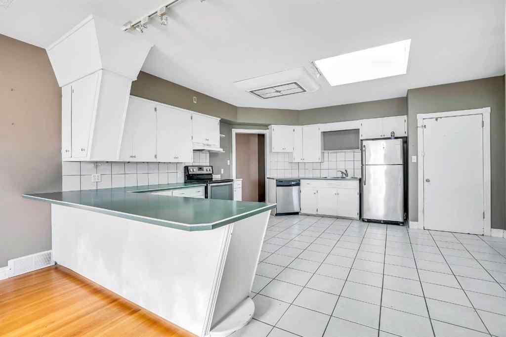 MLS® A2219804 - 185 Cornwallis Drive NW in Cambrian Heights Calgary, Residential