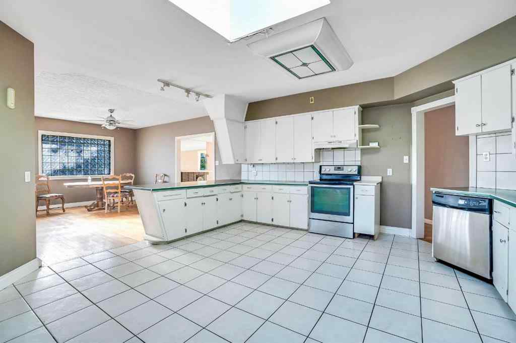 MLS® A2219804 - 185 Cornwallis Drive NW in Cambrian Heights Calgary, Residential