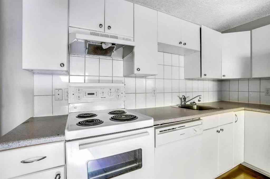 MLS® A2219804 - 185 Cornwallis Drive NW in Cambrian Heights Calgary, Residential