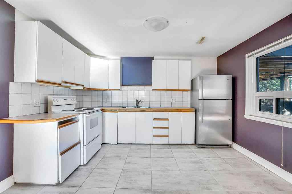 MLS® A2219804 - 185 Cornwallis Drive NW in Cambrian Heights Calgary, Residential