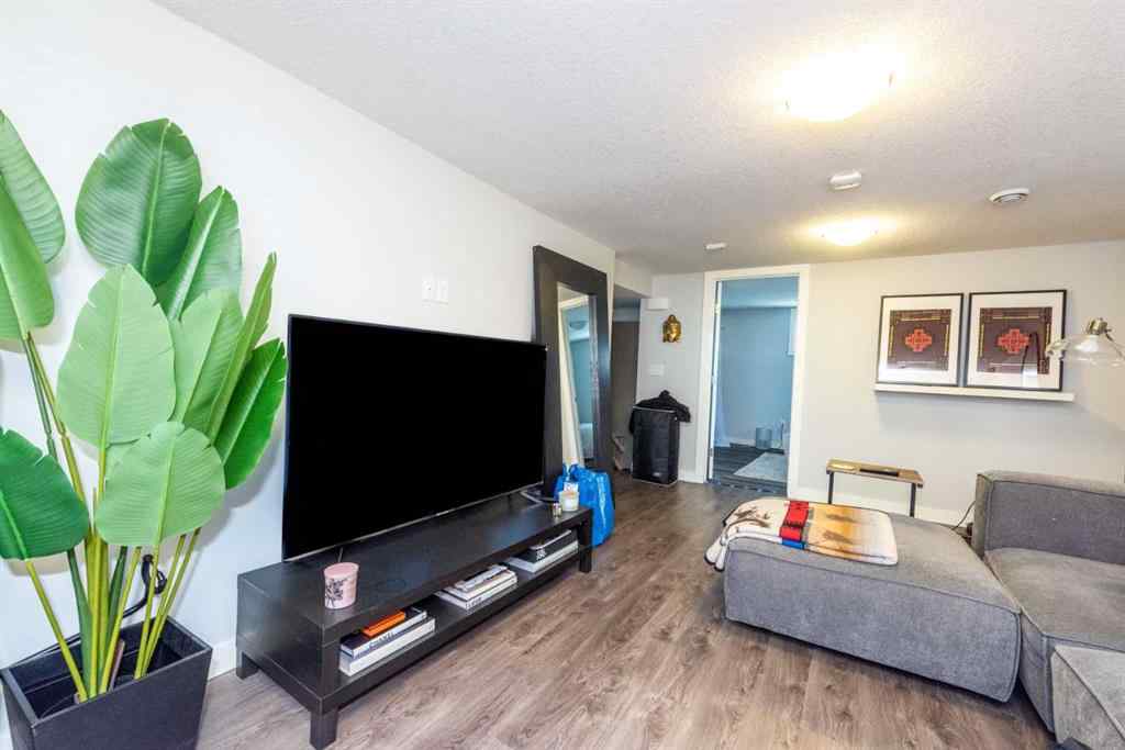 MLS® A2219820 - 219 15 Avenue NE in Crescent Heights Calgary, Residential