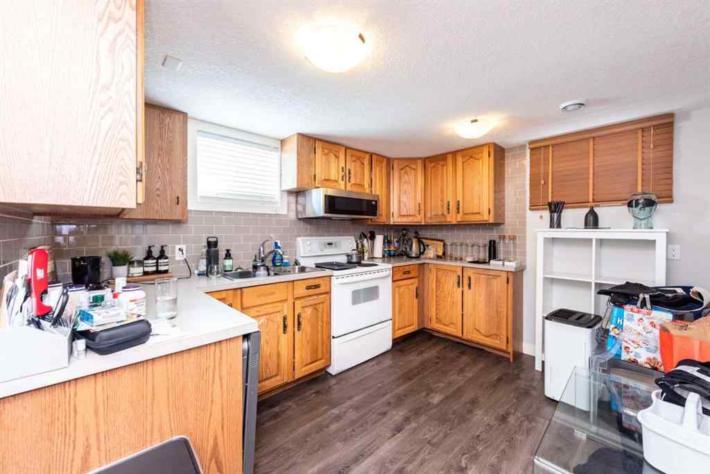 MLS® A2219820 - 219 15 Avenue NE in Crescent Heights Calgary, Residential