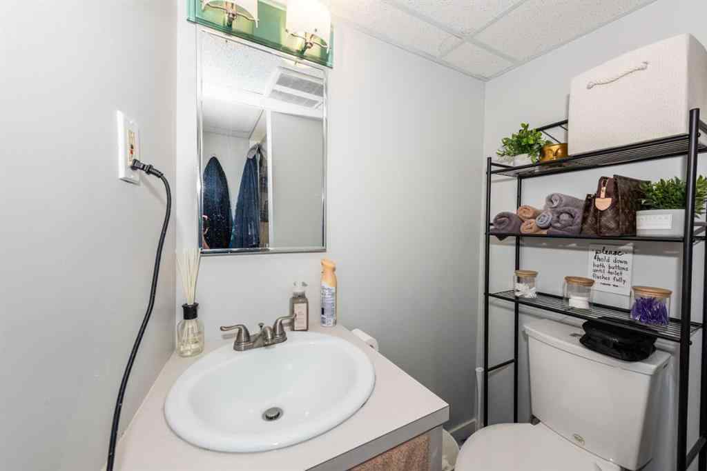 MLS® A2219820 - 219 15 Avenue NE in Crescent Heights Calgary, Residential