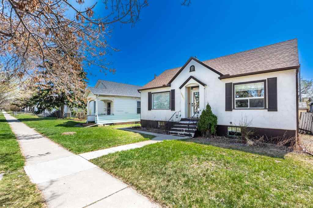 MLS® A2219820 - 219 15 Avenue NE in Crescent Heights Calgary, Residential