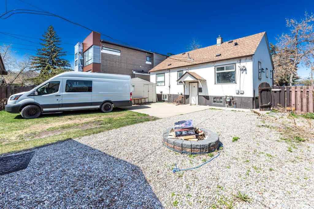 MLS® A2219820 - 219 15 Avenue NE in Crescent Heights Calgary, Residential