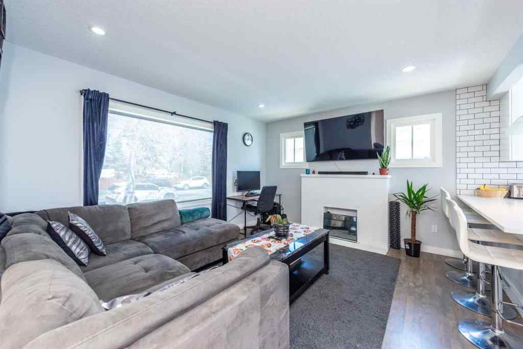 MLS® A2219820 - 219 15 Avenue NE in Crescent Heights Calgary, Residential