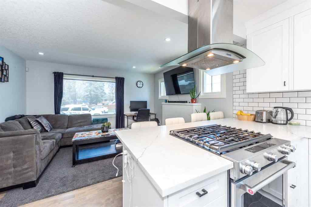 MLS® A2219820 - 219 15 Avenue NE in Crescent Heights Calgary, Residential