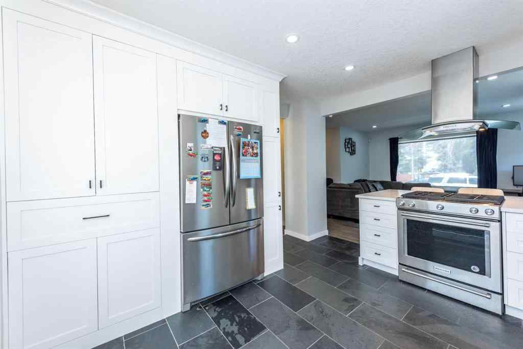 MLS® A2219820 - 219 15 Avenue NE in Crescent Heights Calgary, Residential