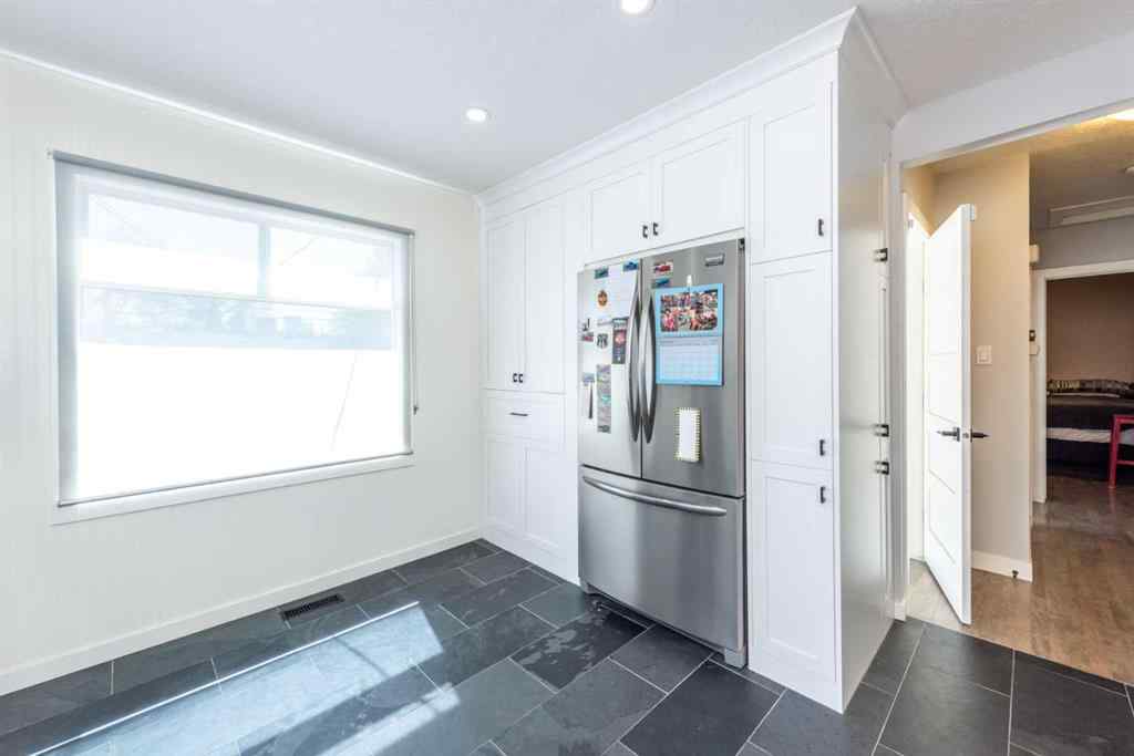 MLS® A2219820 - 219 15 Avenue NE in Crescent Heights Calgary, Residential