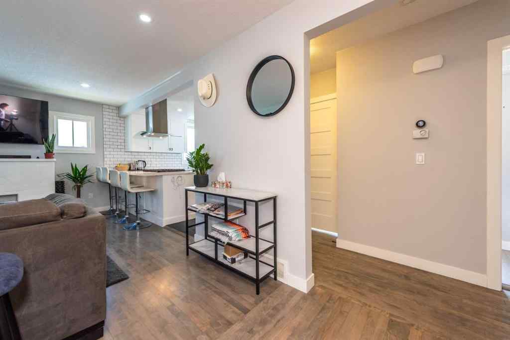 MLS® A2219820 - 219 15 Avenue NE in Crescent Heights Calgary, Residential